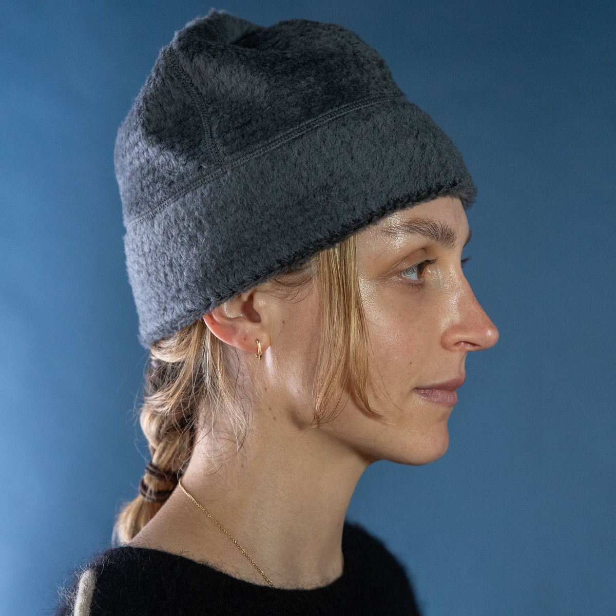 Woman wearing the Thurston High Loft™ Wool Beanie in anthracite, side profile